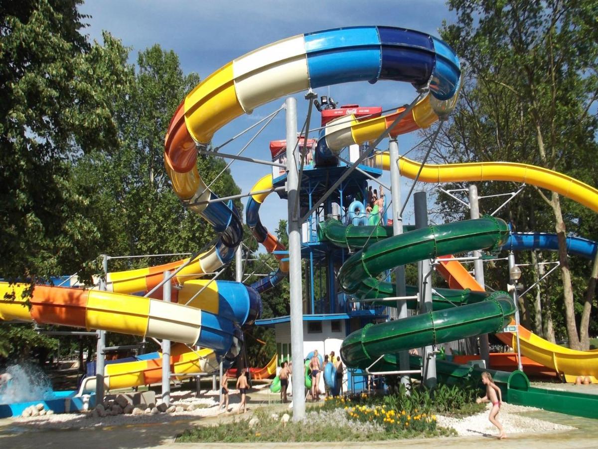 Holiday Apartmanház Harkány Exteriér fotografie